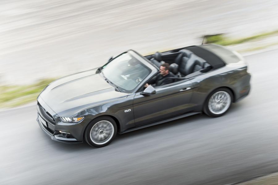  Ford Mustang GT Convertible 2015 года  (EU) (фото 24 из 32)